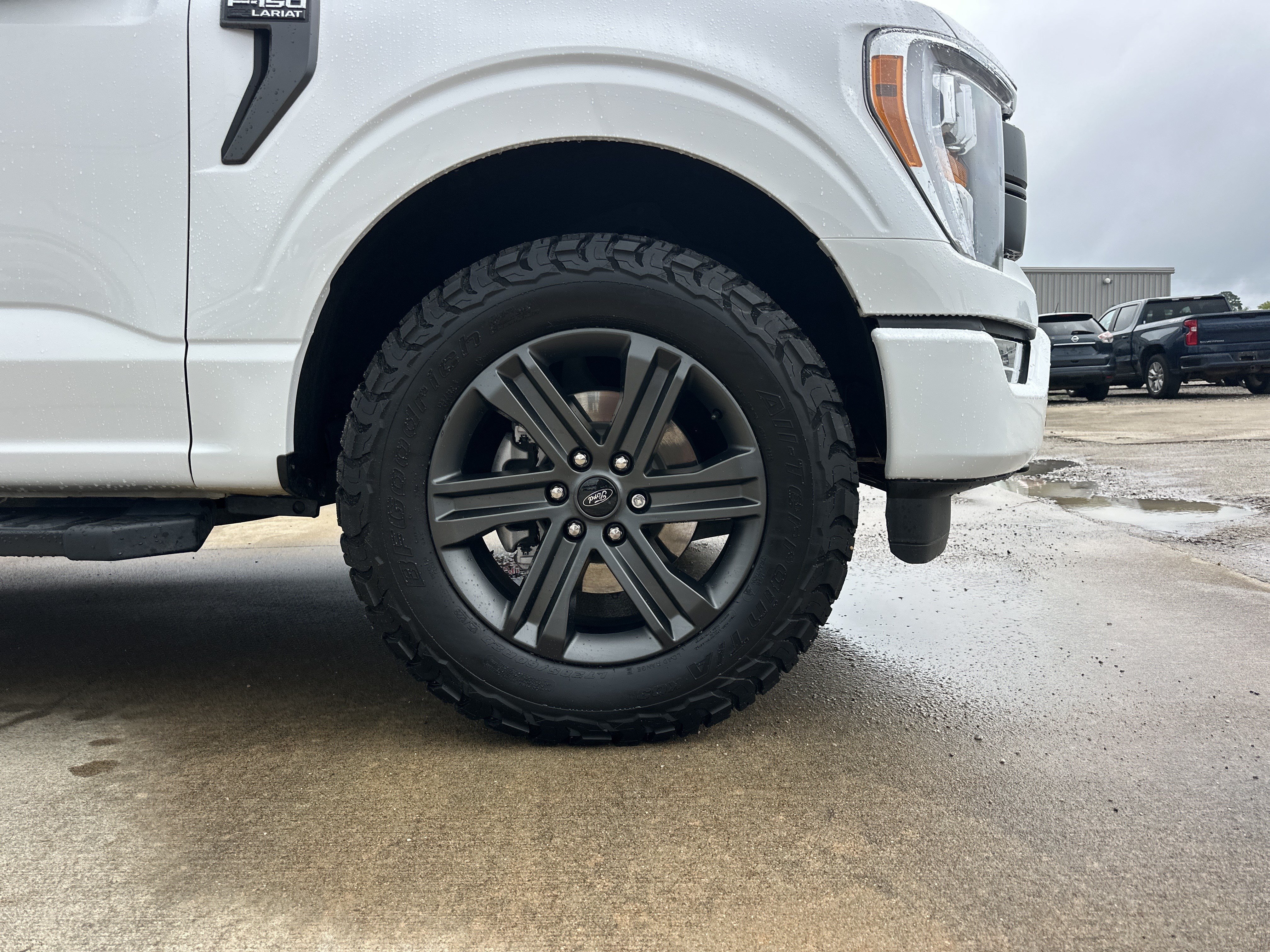 Used 2023 Oxford White Ford Lariat image 13