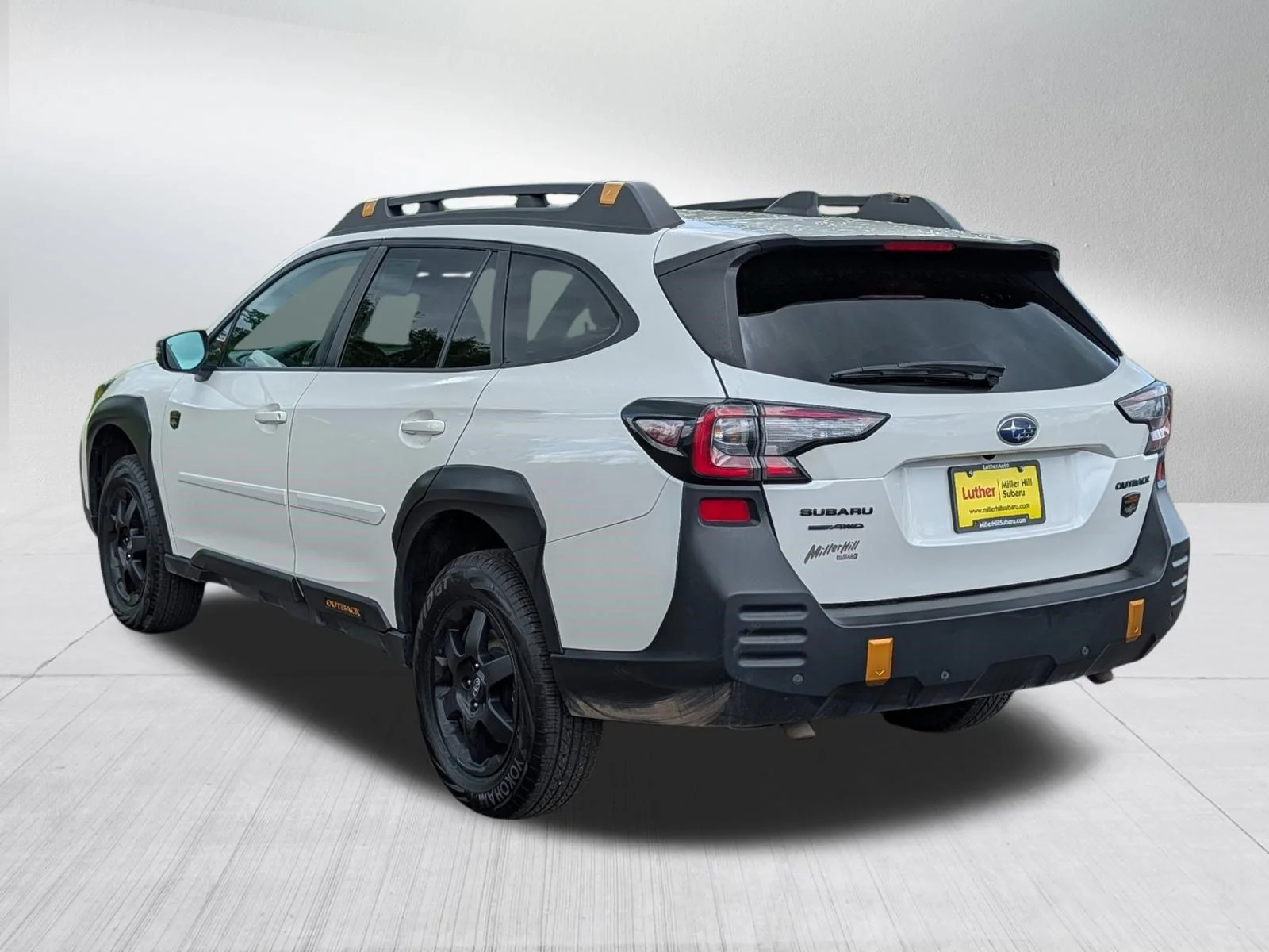 Used 2023 Crystal White Pearl Subaru Wilderness image 5