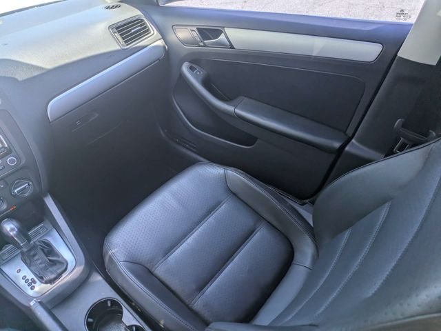 Used 2014 Black Volkswagen 1.8T SE image 16