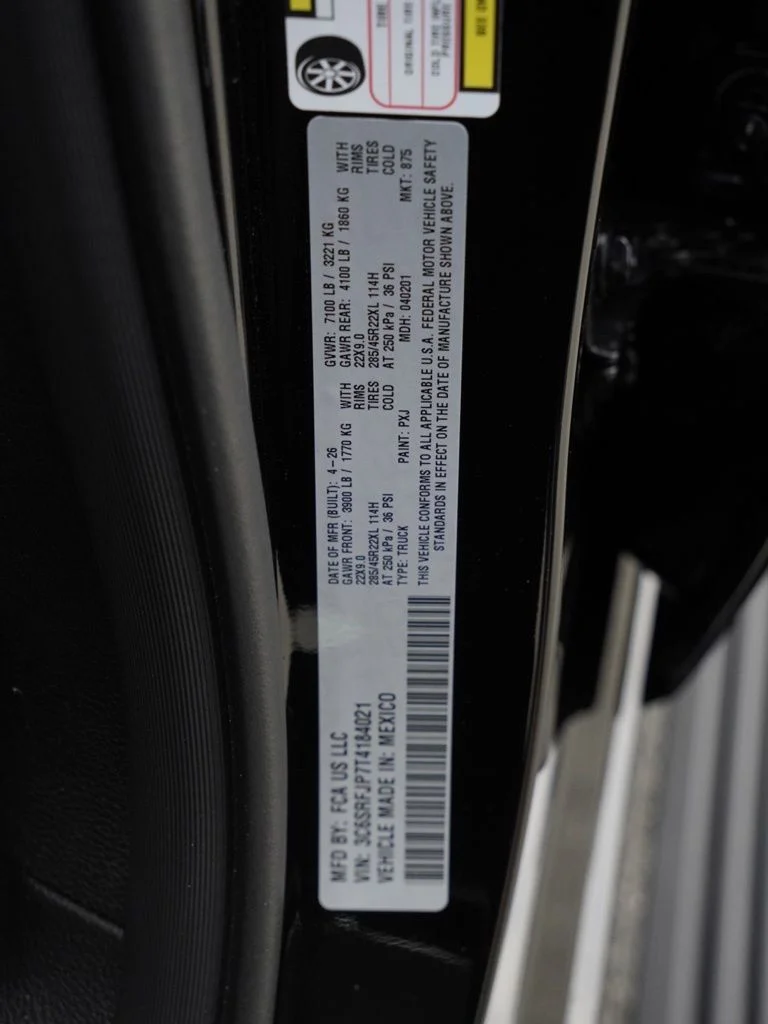 New 2026 Diamond Black Crystal Pearl-Coat Exterior Paint RAM Laramie image 30