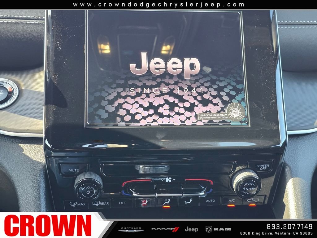 New 2026 Bright White Clear-Coat Exterior Paint Jeep Laredo image 17