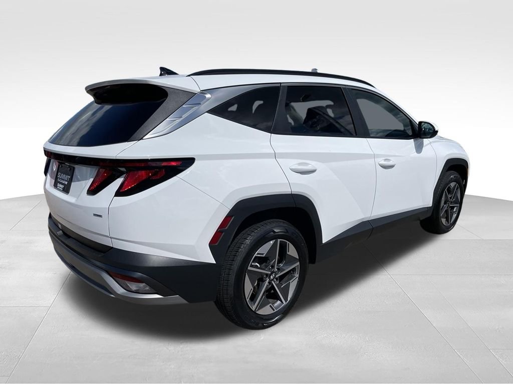 Used 2025 White Hyundai SEL image 4