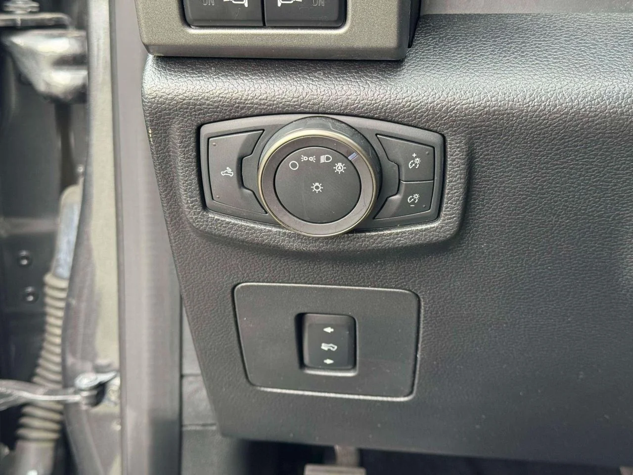 Used 2018 Magnetic Ford Raptor image 25