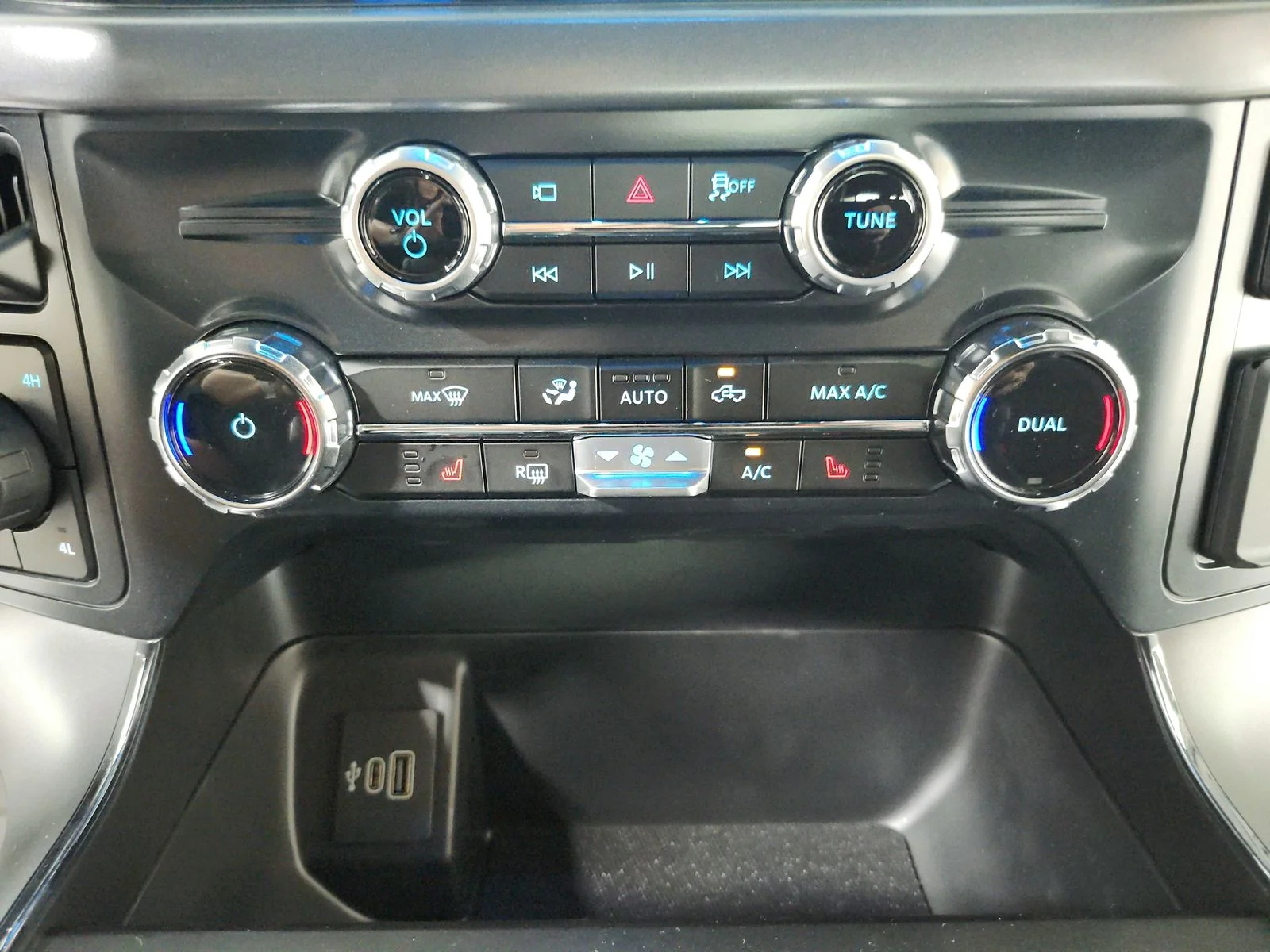 New 2026 Agate Black Metallic Ford XLT image 29