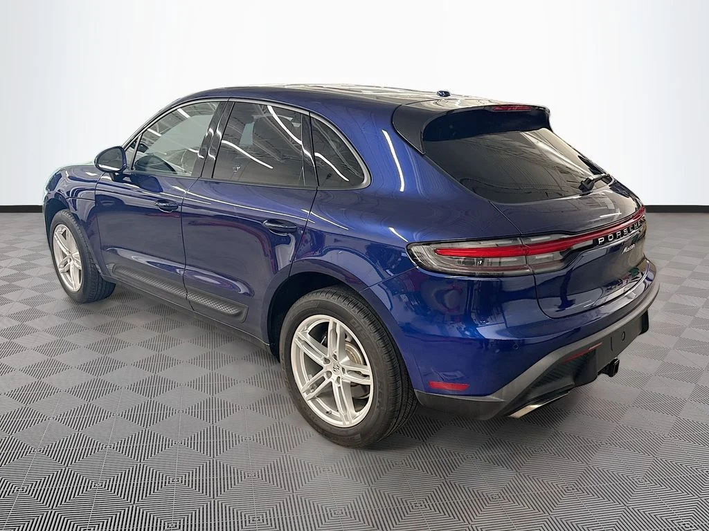 Used 2022  Porsche Base image 6