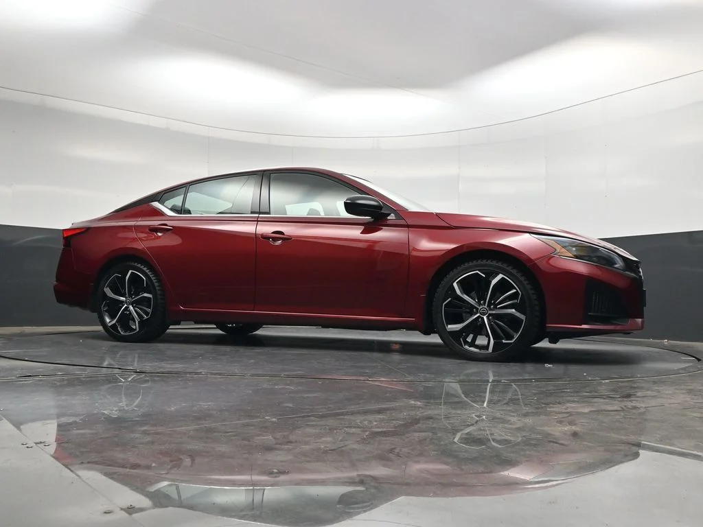Used 2023 Red Nissan 2.5 SR image 35