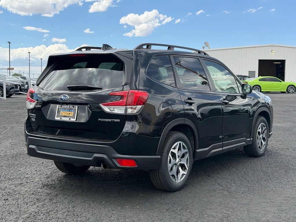 Used 2022 Crystal Black Silica Subaru Premium image 7