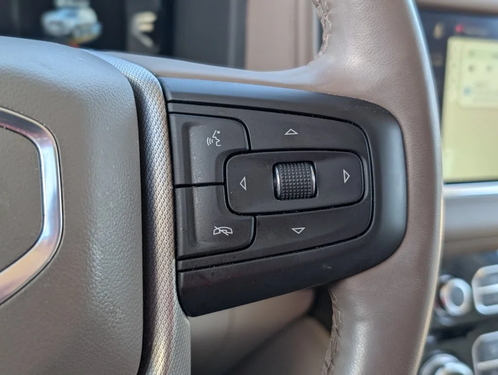 Used 2023 White GMC Denali image 22