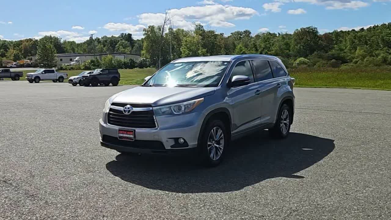 Used 2015 Silver Sky Metallic Toyota XLE image 8
