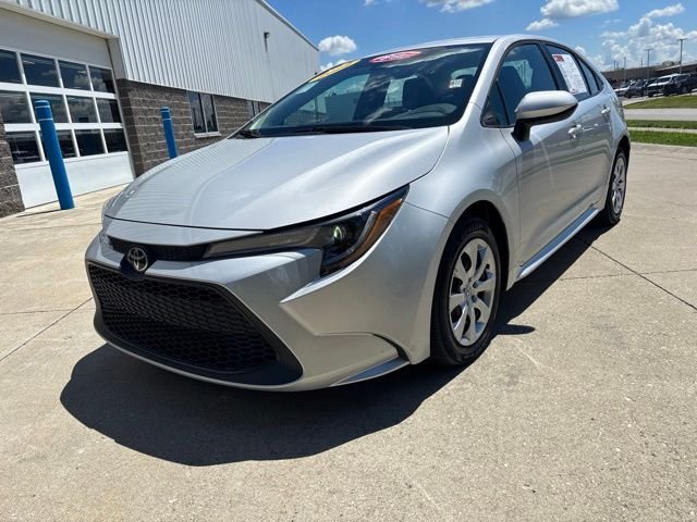 Used 2022 Silver Toyota LE image 3