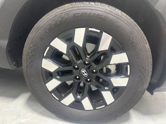 Used 2025 Gray Hyundai SEL image 4