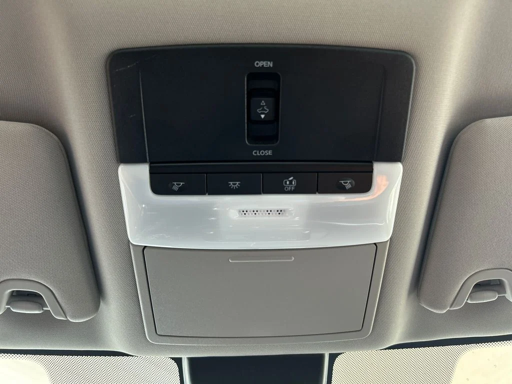Used 2021 Blue Nissan 2.5 SR image 20