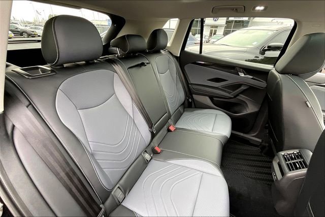 2025 Volkswagen Tiguan SE - Photo 25