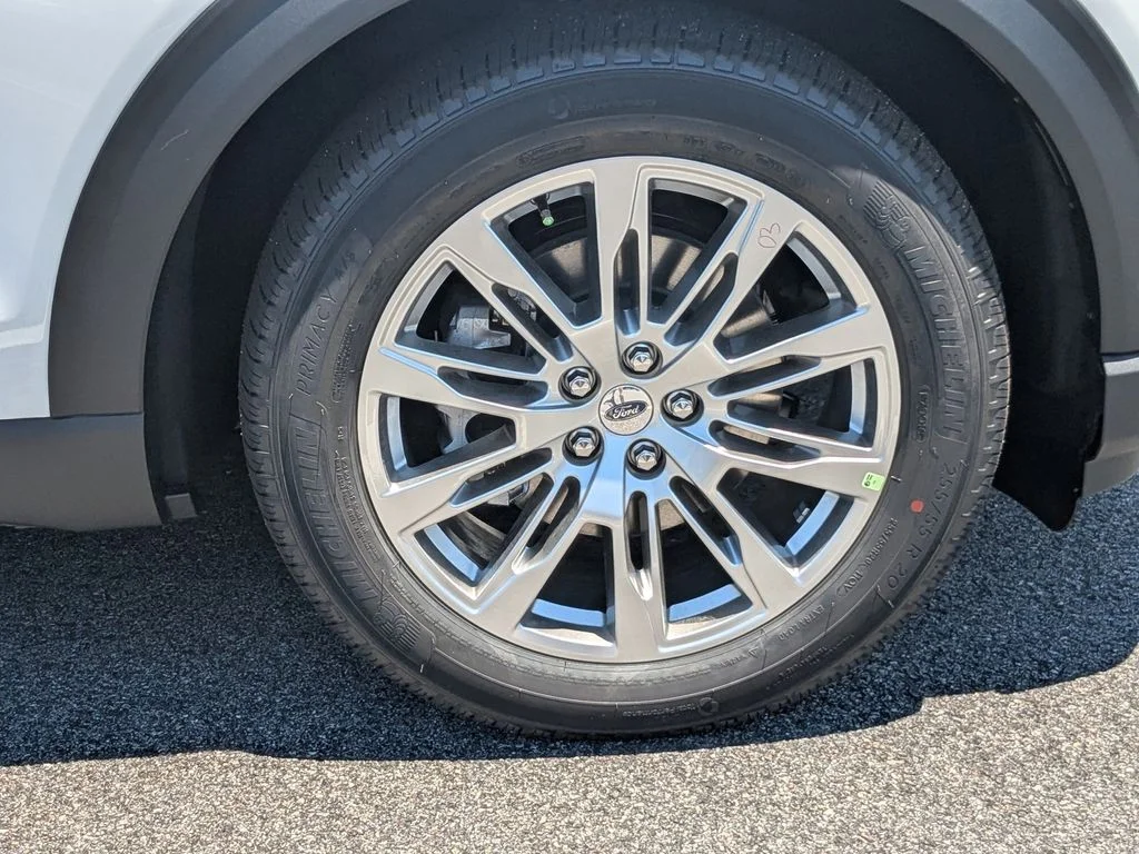 New 2026 Star White Metallic Tri-Coat Ford Platinum image 12