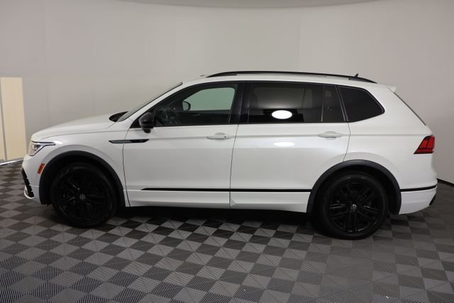 Used 2022 White Volkswagen 2.0T SE R-Line Black image 4