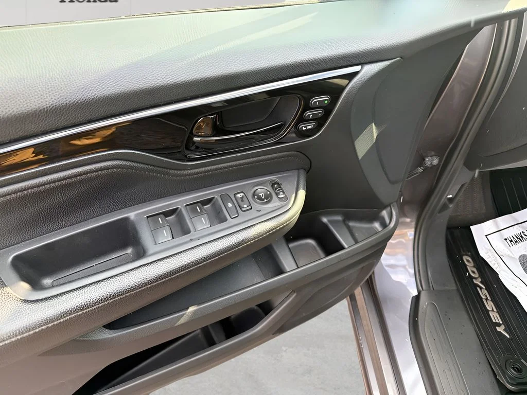 Used 2024 Modern Steel Metallic Honda Touring image 15