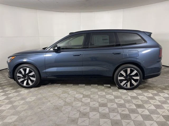 Used 2025 Blue Volvo Ultra Twin Motor Performance image 7
