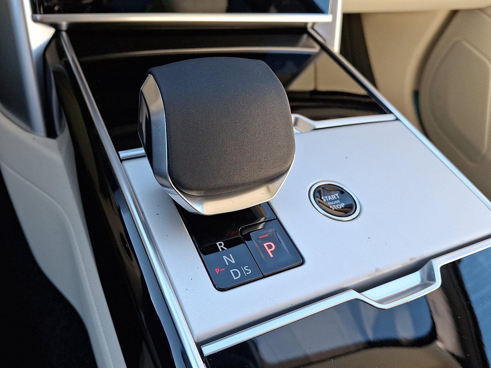 2026 Land Rover Range Rover SE - Photo 10