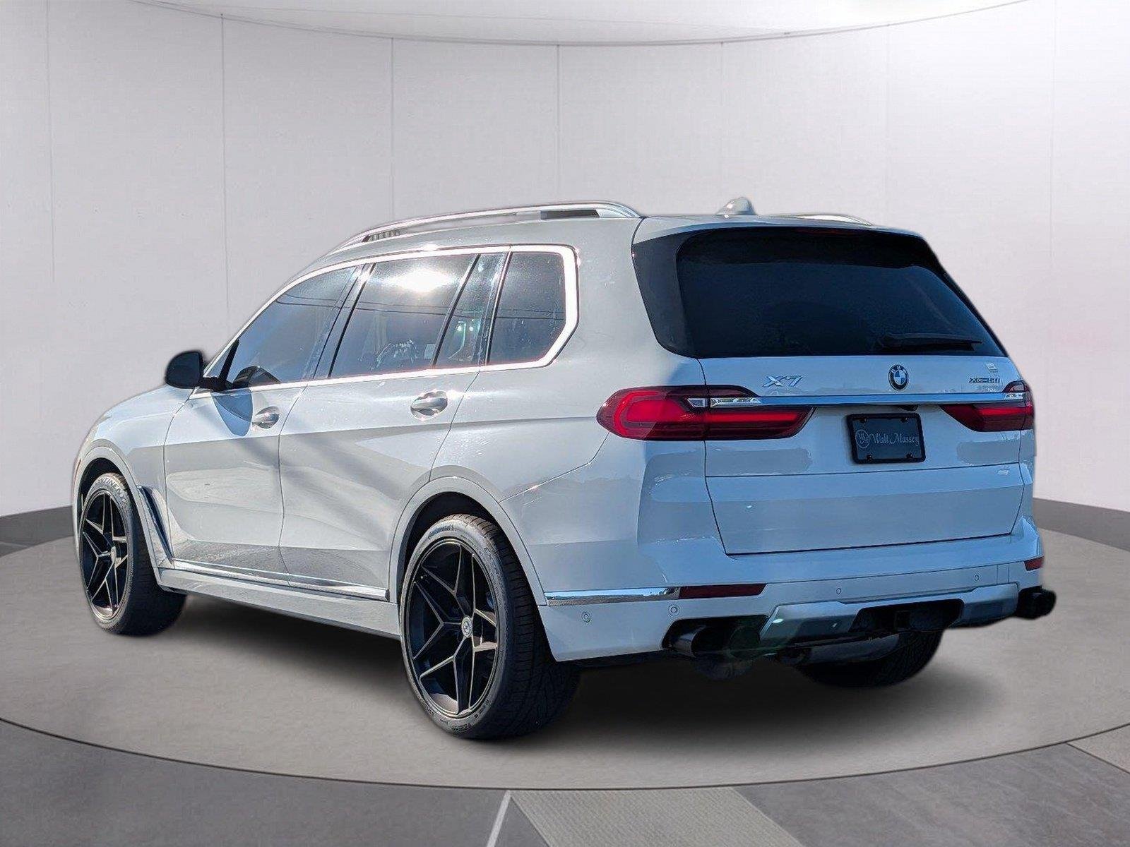 Used 2019 Alpine White BMW xDrive50i image 3