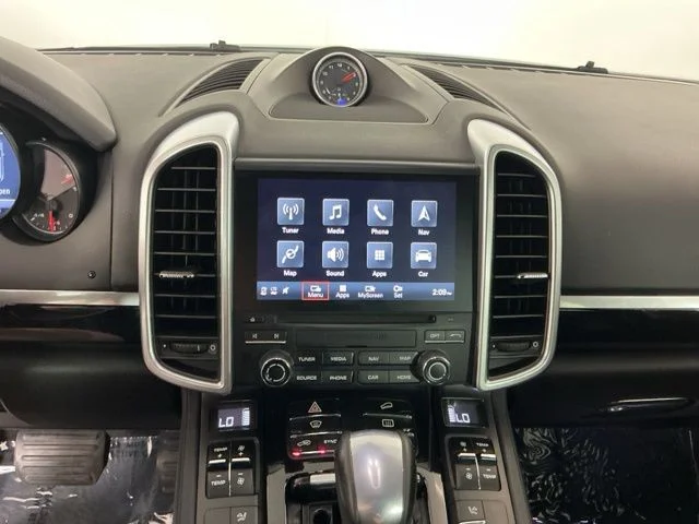 Used 2017  Porsche  image 18