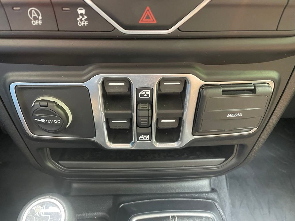 Used 2021 Sarge Green Clearcoat Jeep Unlimited Sahara image 19