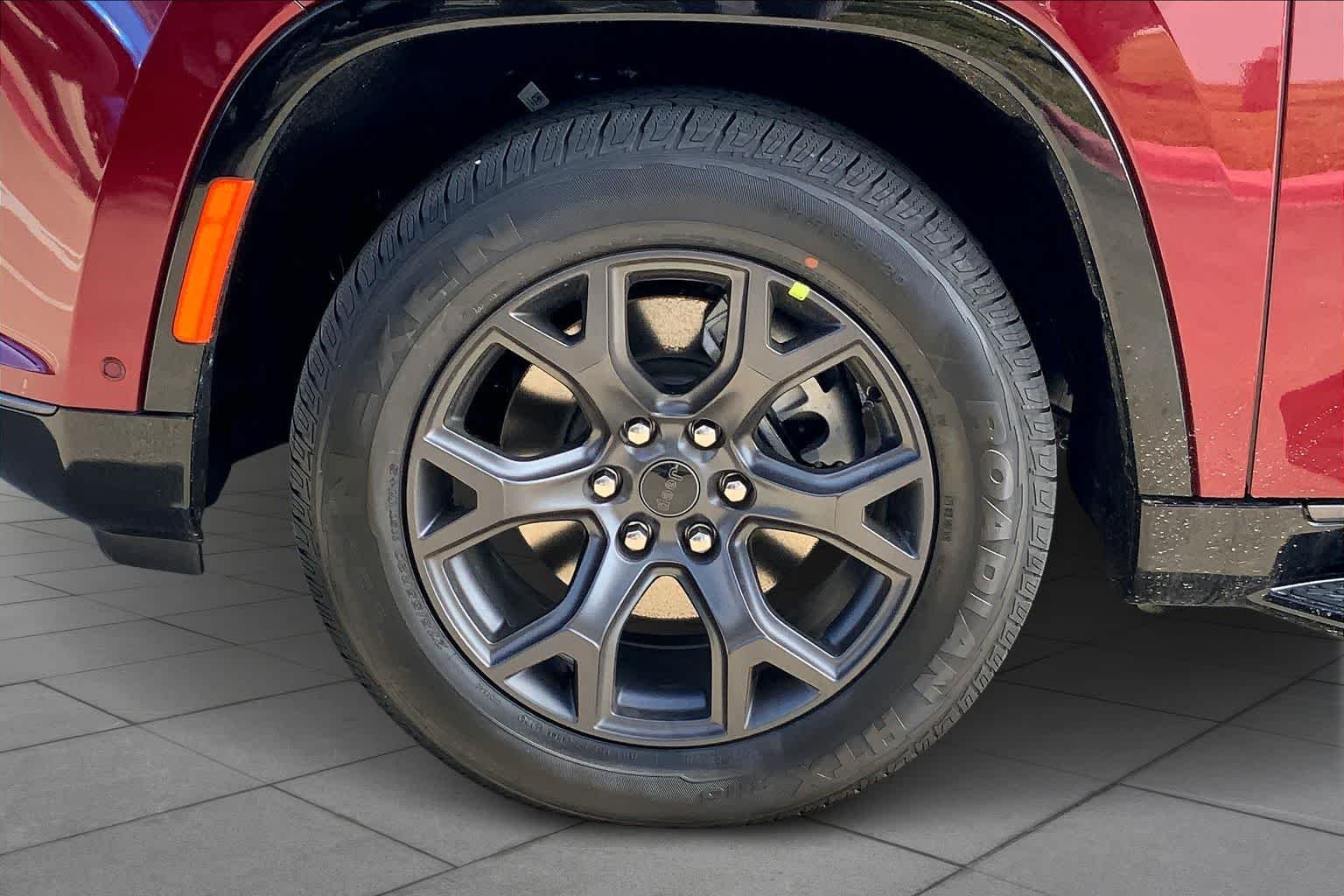 New 2026 Velvet Red Pearl-Coat Exterior Paint Jeep Limited Altitude image 11