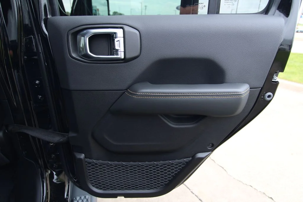 New 2026 Black Clear-Coat Exterior Paint Jeep Sahara image 44