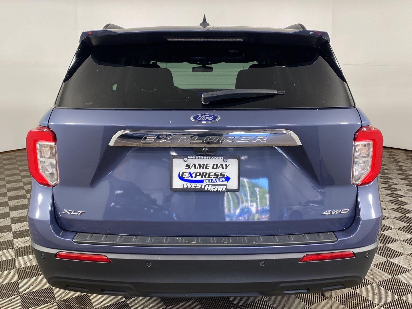 Used 2021 Infinite Blue Metallic Tinted Clearcoat Ford XLT image 24