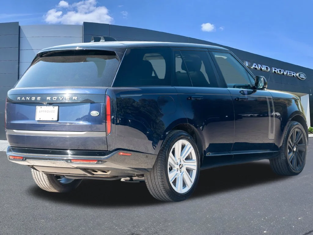 Used 2023 Blue Land Rover SE image 4