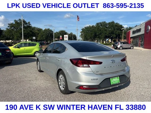 Used 2019 Silver Hyundai SE image 5