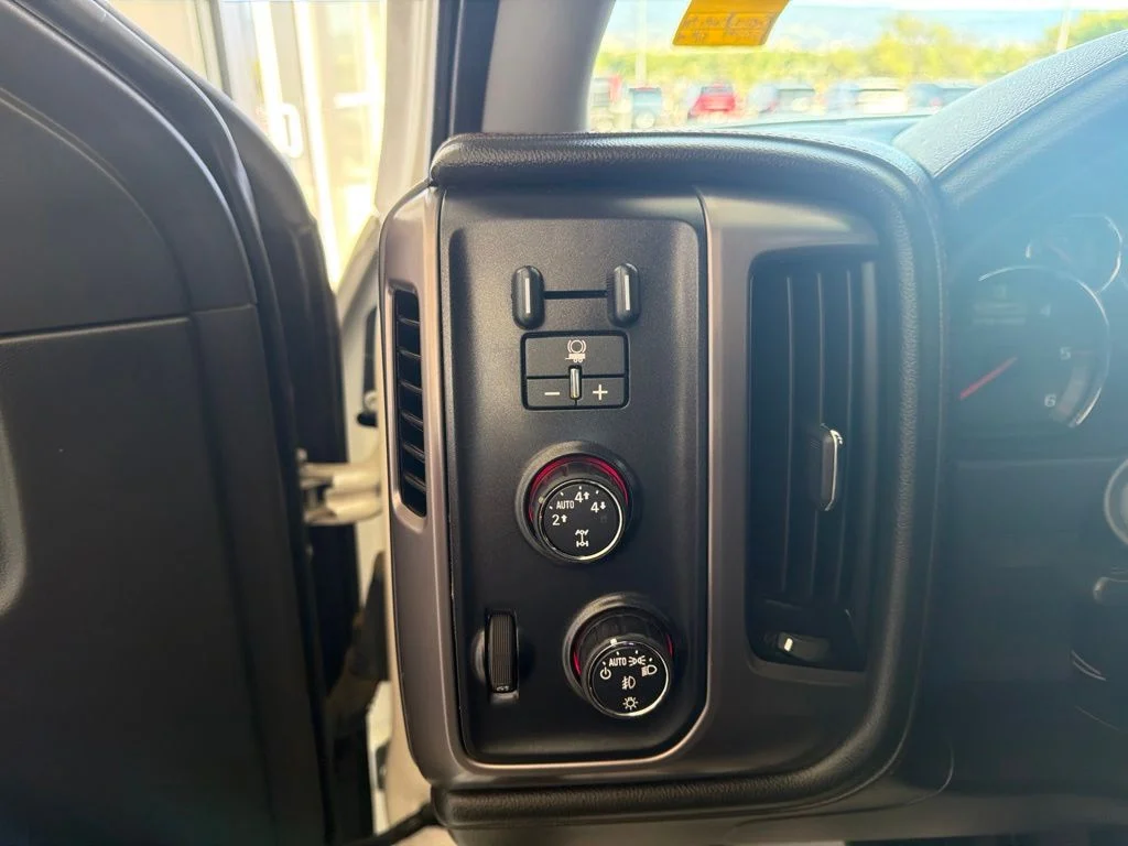 Used 2015 White Diamond Tricoat GMC SLT image 20