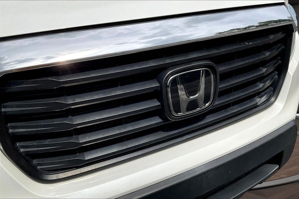 Used 2023 White Honda RTL image 37