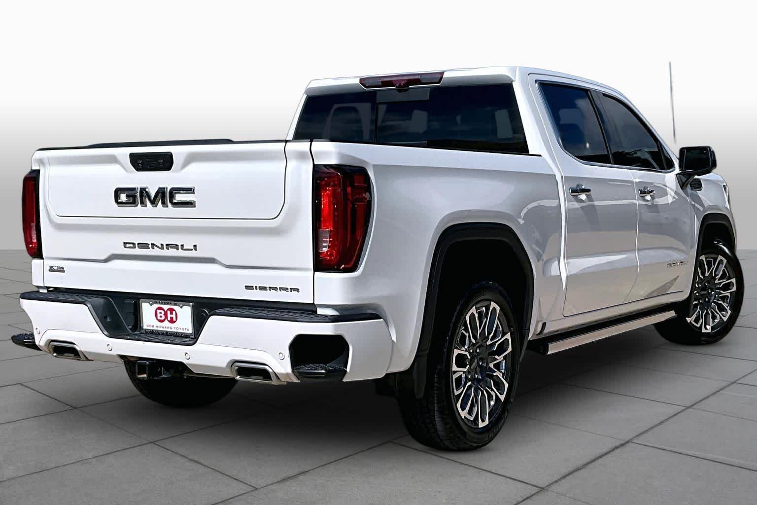 Used 2023 White Frost Tricoat GMC Denali Ultimate image 13