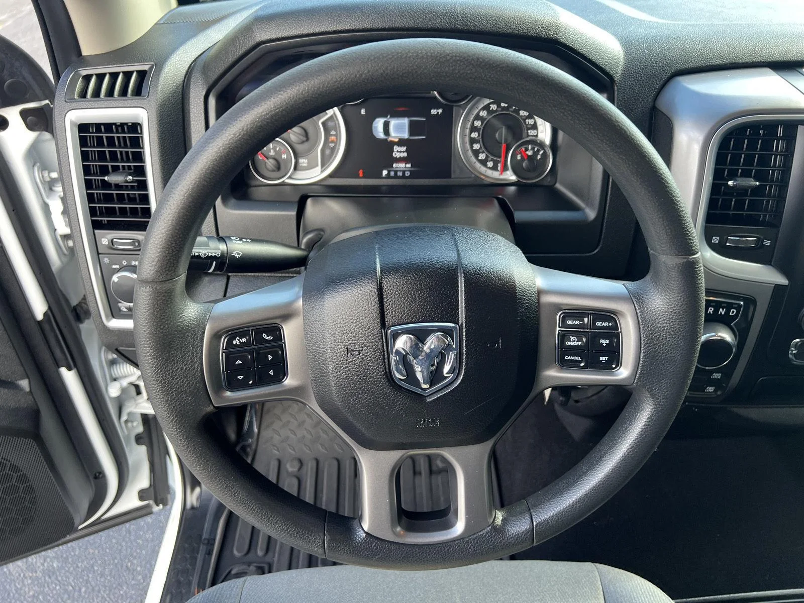 2023 RAM Ram 1500 Classic SLT - Photo 21