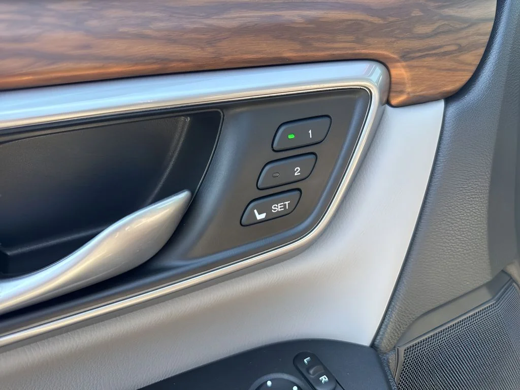 Used 2019  Honda Touring image 11