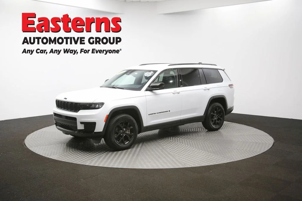 Used 2024 White Jeep Altitude image 59