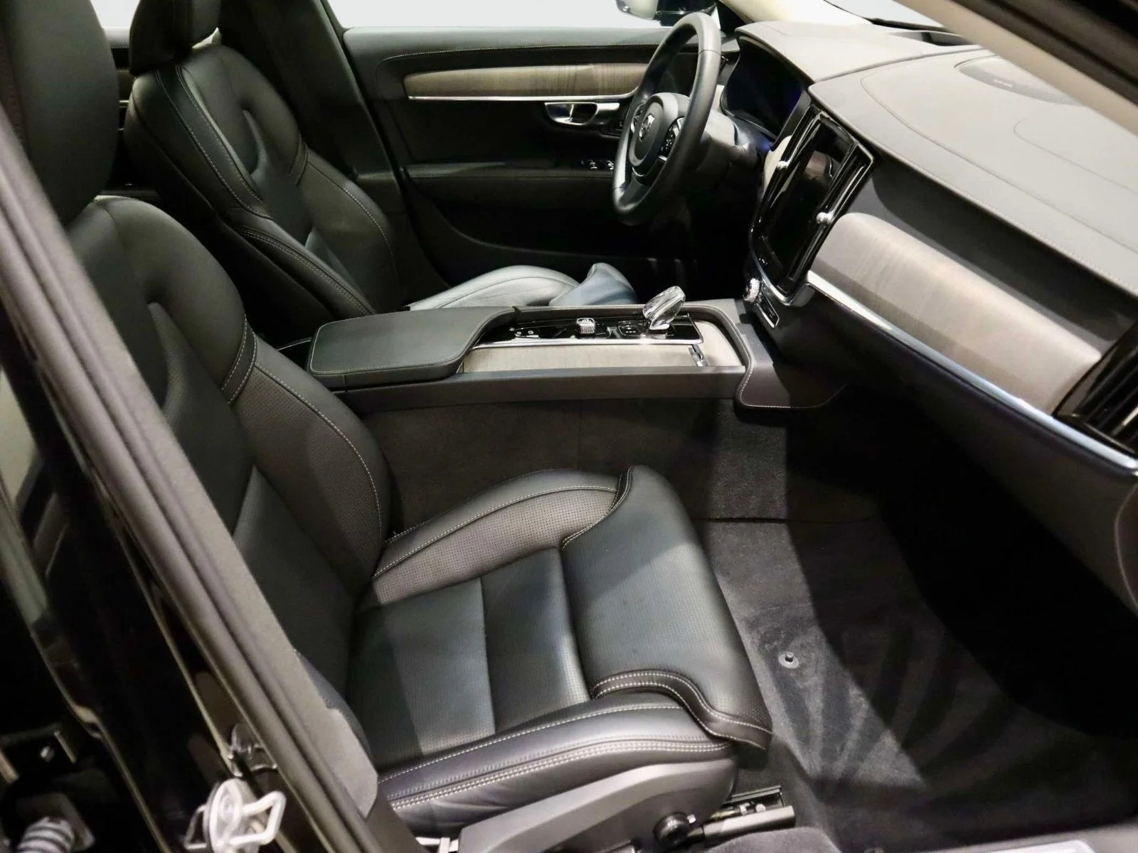 Used 2023 Black Stone Volvo Ultimate image 16