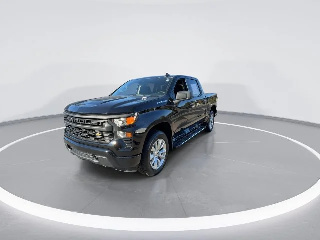 Used 2025 Black Chevrolet Custom image 4