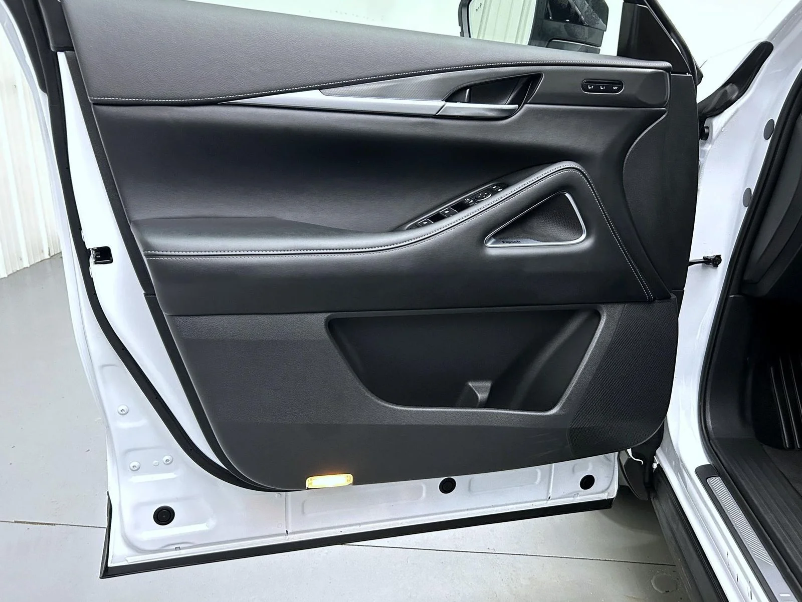 Used 2026 White INFINITI LUXE image 9