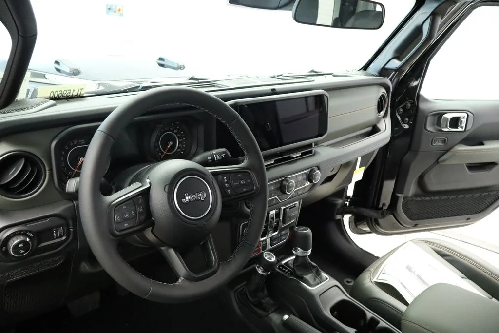 New 2026 Black Clear-Coat Exterior Paint Jeep Mojave image 37