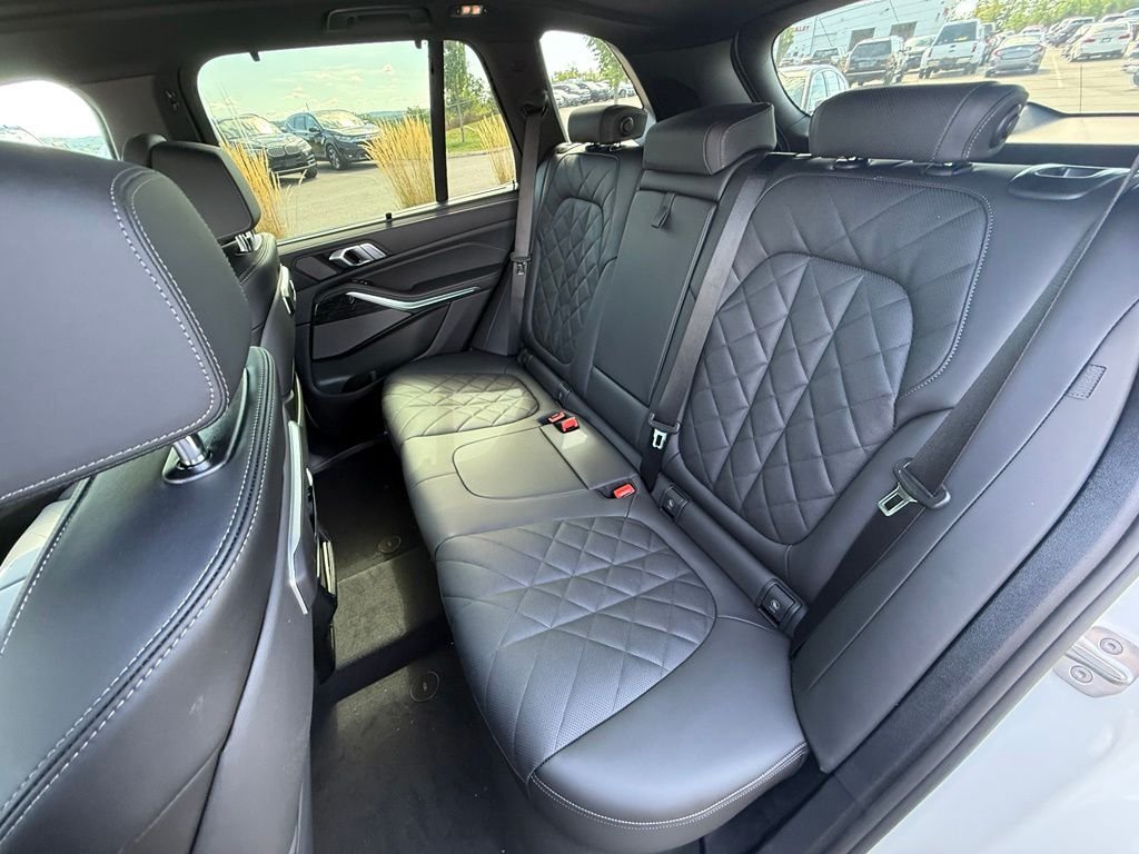 New 2026 Alpine White BMW xDrive40i image 7