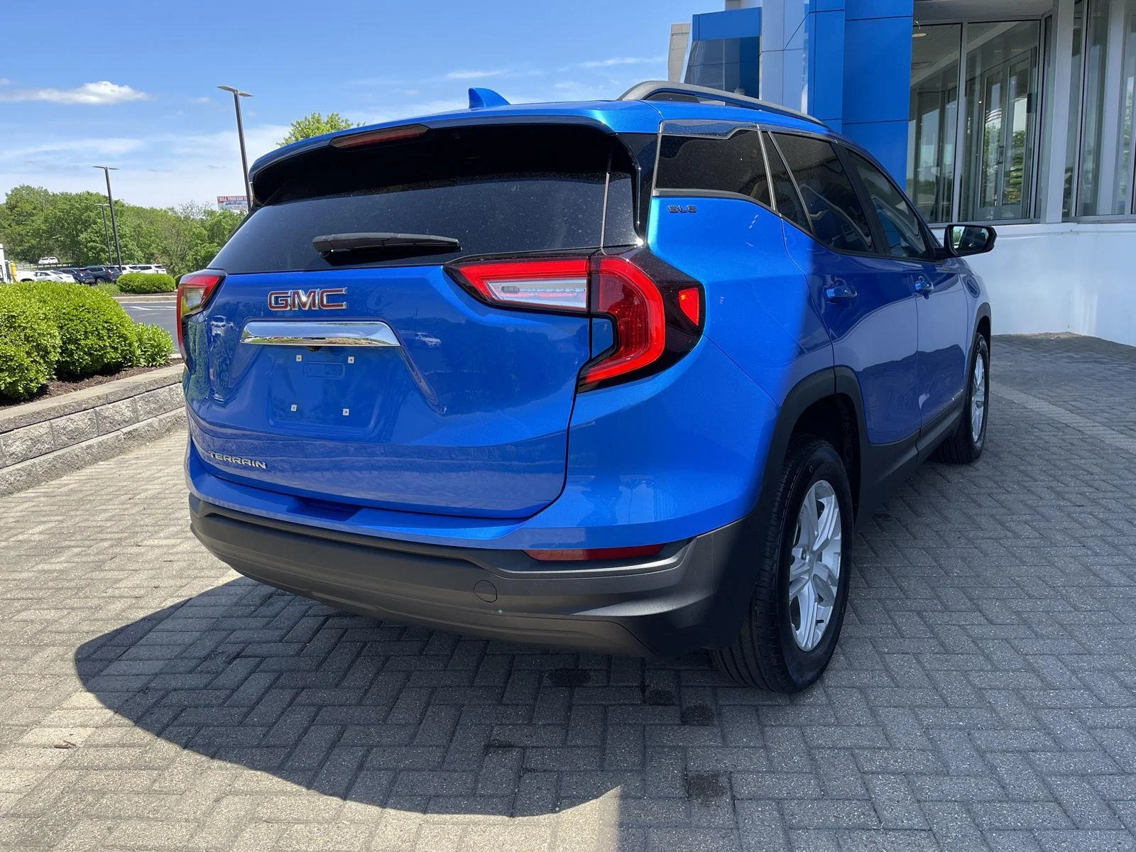 Used 2024 Riptide Metallic GMC SLE image 5