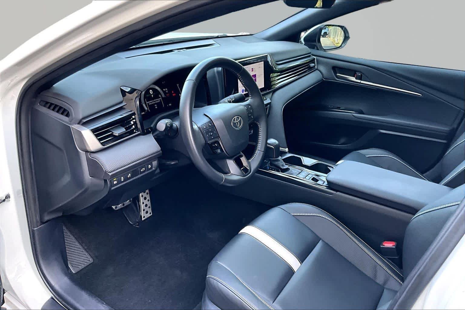 Certified Used 2025 Ice Cap Toyota SE image 18