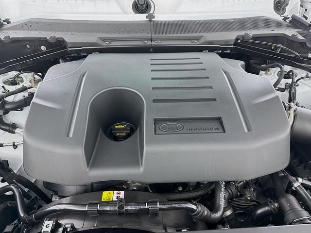 New 2026 Fuji White Land Rover X-Dynamic SE image 32