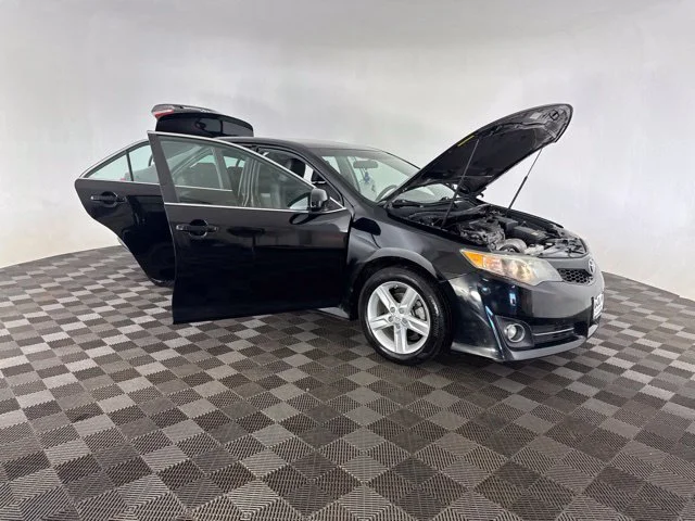 Used 2014 Black Toyota SE image 17