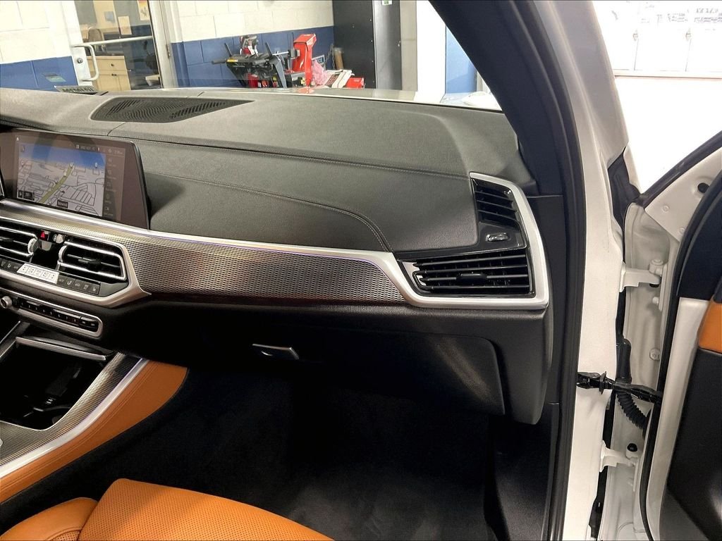 Used 2023 White BMW xDrive40i image 13