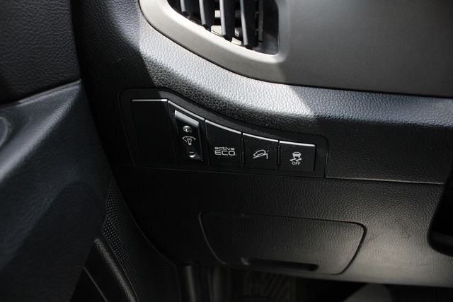 Used 2014 Silver Kia LX image 7