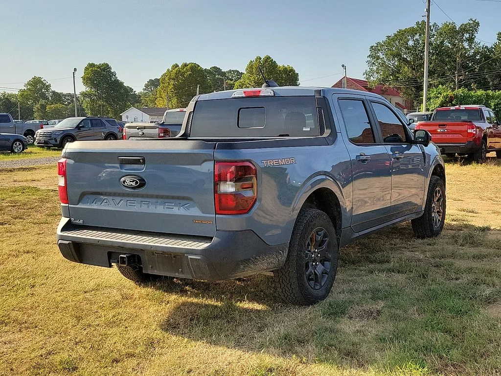 Used 2025 Azure Gray Metallic Ford Tremor image 4