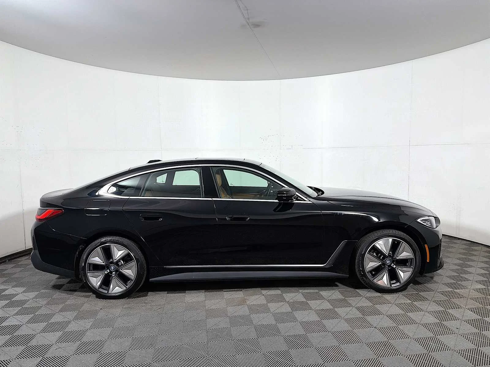 2024 BMW i4 35 - Photo 7