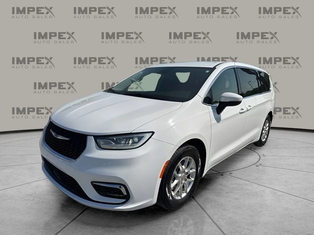 Used 2023 White Chrysler Touring L image 1